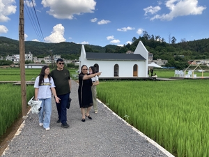 考察五華區西翥街道轄區內重點項目